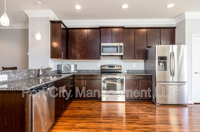 Building Photo - 4519 Foster Ave