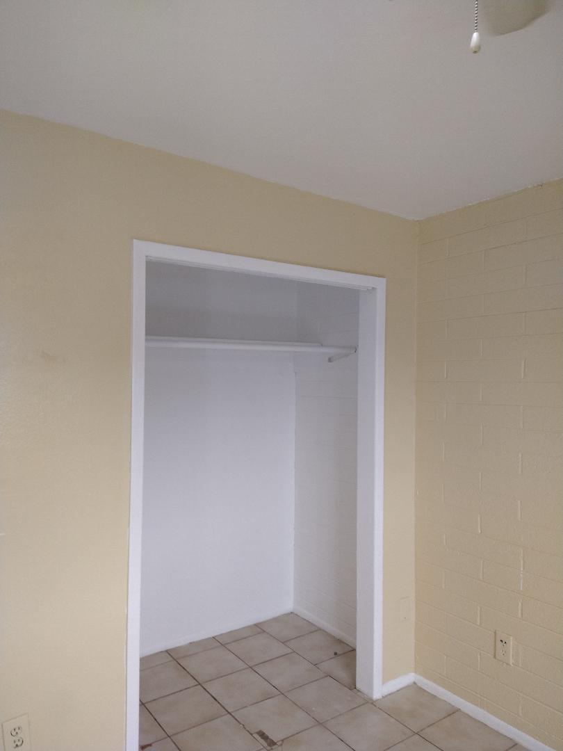 Building Photo - 1515 W Desert Cove Ave