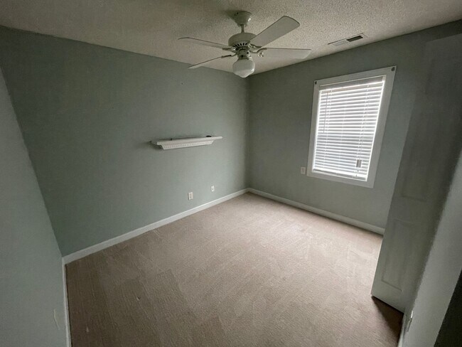 Building Photo - 3 Bedroom 2 Bath Single Family House in Carriage Run Subdivision - Cul de Sac location