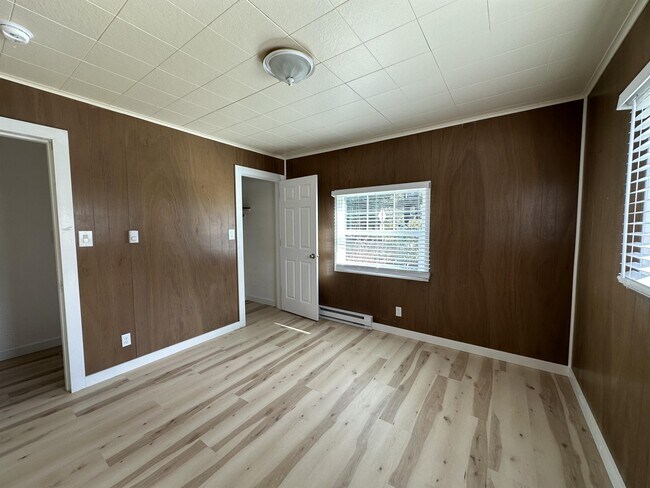 Building Photo - 38 4th St S