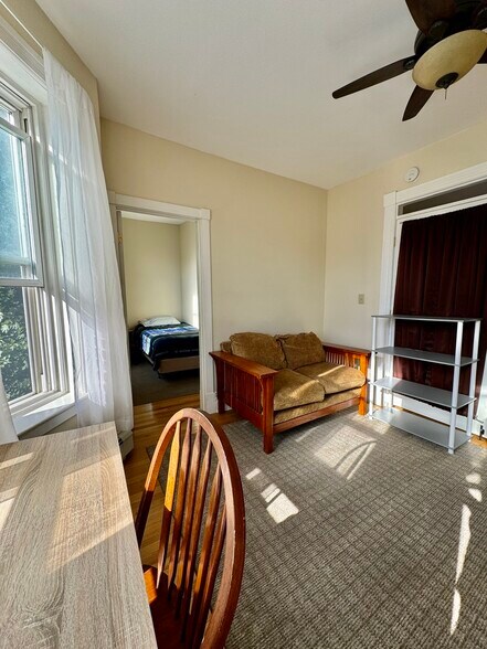 Bedroom Suite - 262 10th St