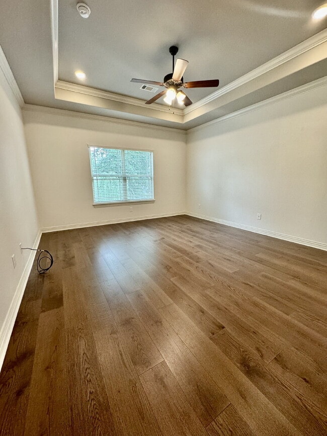 Building Photo - 1300 Hickory St