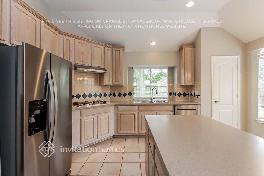 Building Photo - 3801 Lake Dr