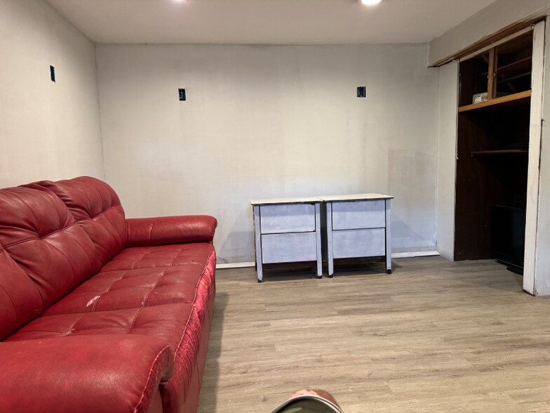 Building Photo - 92 Rambler St