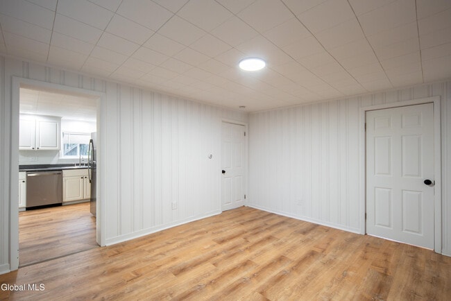 Building Photo - 37 Undine St