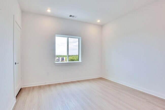 Building Photo - 4802 S Congress Ave