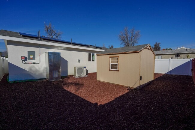 Building Photo - 1600 E Columbia Ave