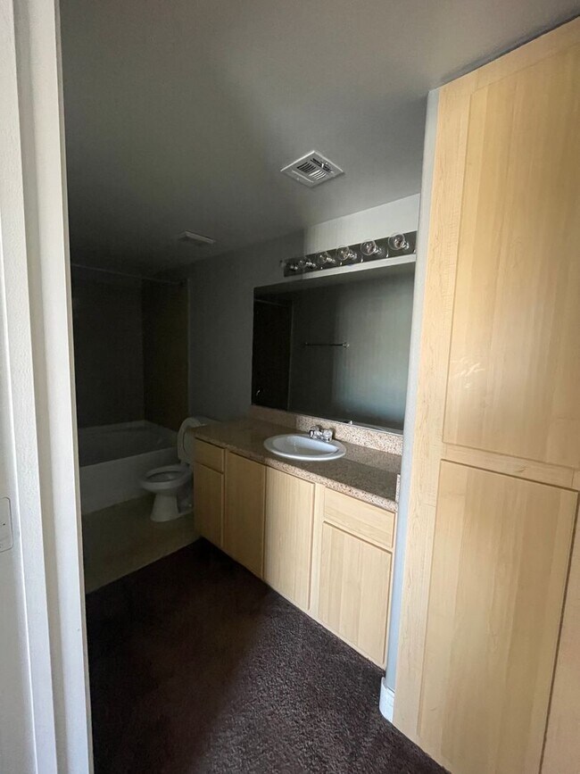 Building Photo - Cozy Condo