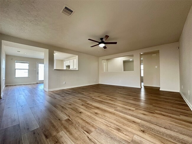 Building Photo - 20515 Hillsdale Park Dr