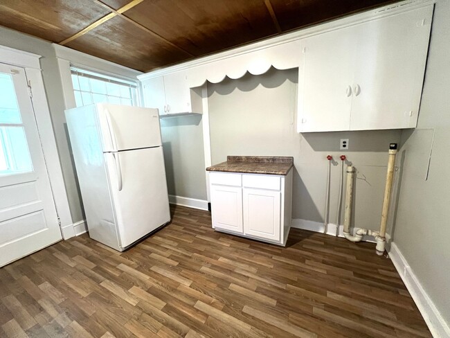 Building Photo - Newly Renovated 3 Bedroom Home in Lawrence...