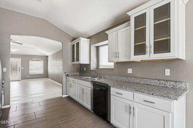 Building Photo - 14609 Carlo Alvarado Dr