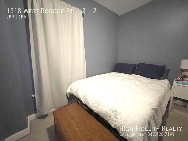 Building Photo - 1318 W Roscoe St