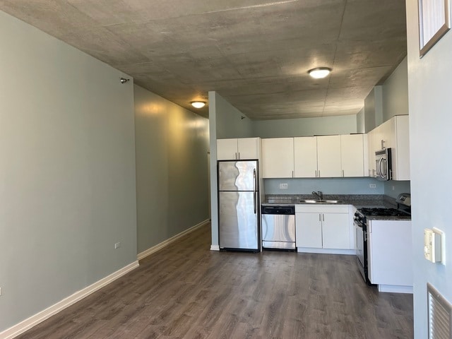 Building Photo - 235 W Van Buren St