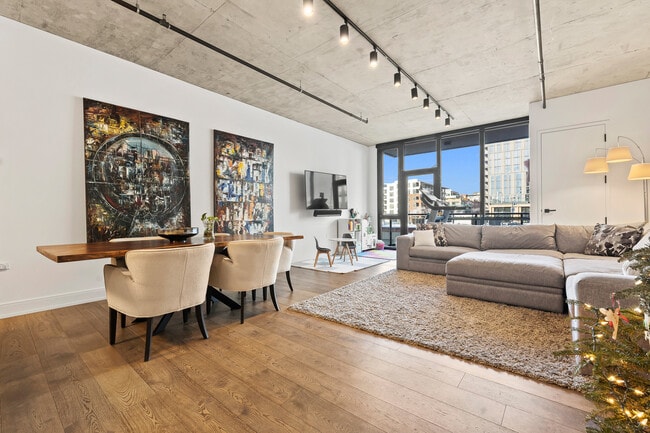 Building Photo - 111 S Peoria St