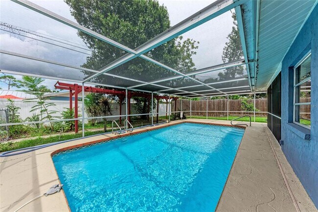 Building Photo - 742 Devon Rd