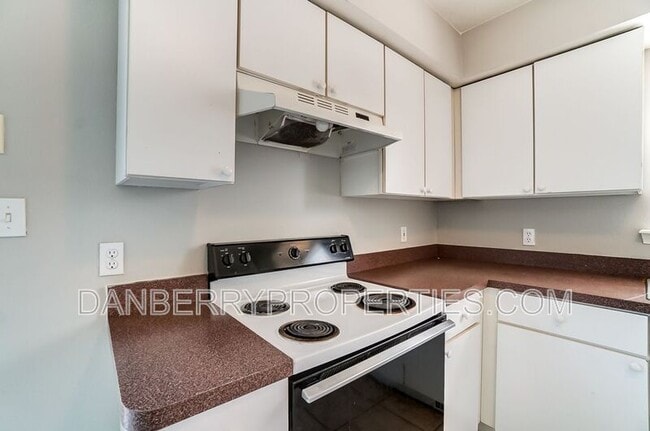 Building Photo - 3704 Willow Run Dr