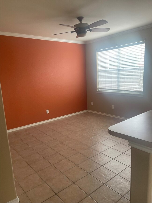 Building Photo - 5815 Vinemont Ln