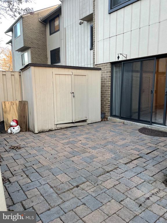 Building Photo - 2615 Glengyle Dr