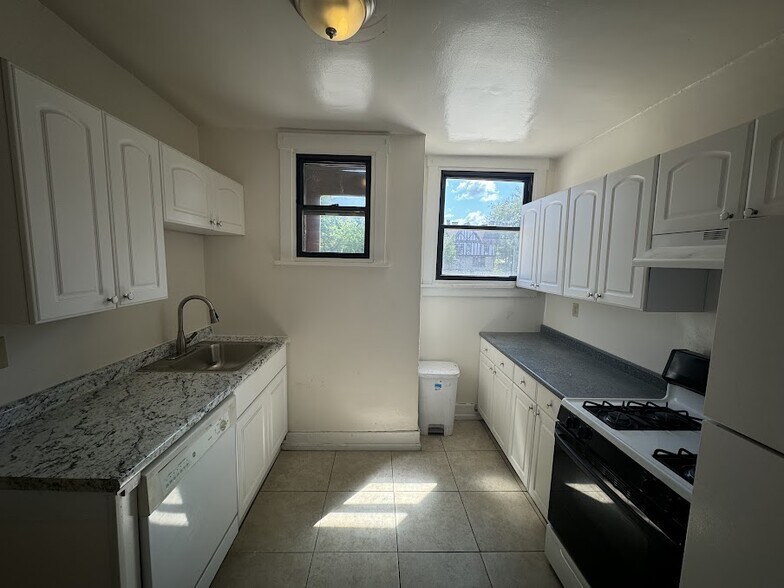 Building Photo - 1927 Murray Ave