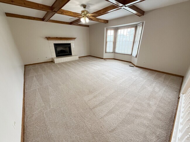 Building Photo - 2436 Putnam Dr