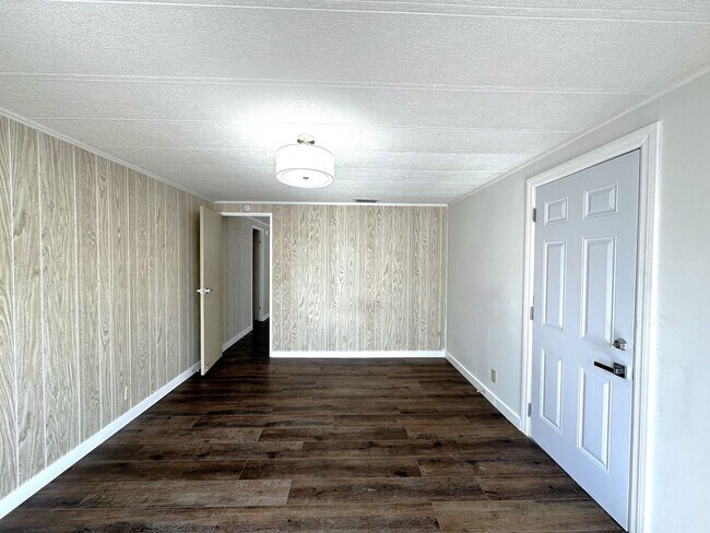 Building Photo - Stunning 2/2 Home in 55+ Leesure Village