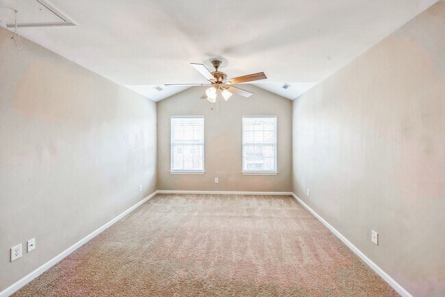 Building Photo - Spacious 3BR Townhome in Apex
