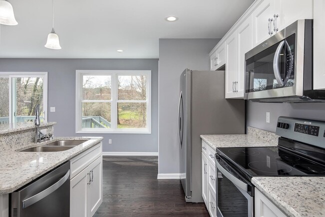 Building Photo - Modern Home in Shiloh!