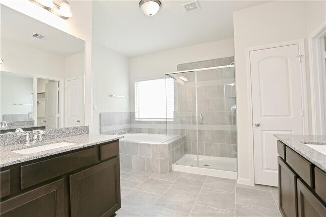 Building Photo - 2218 Golden Bay Ln