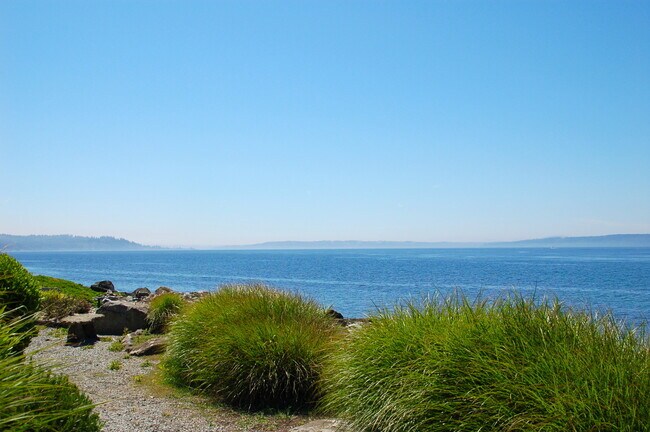 Building Photo - West Seattle Waterfront Condominium ~ West Beach Condominium