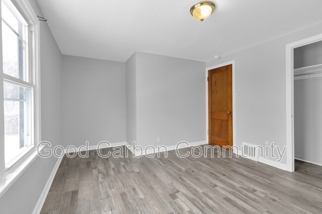 Building Photo - 854 Richmond Ave