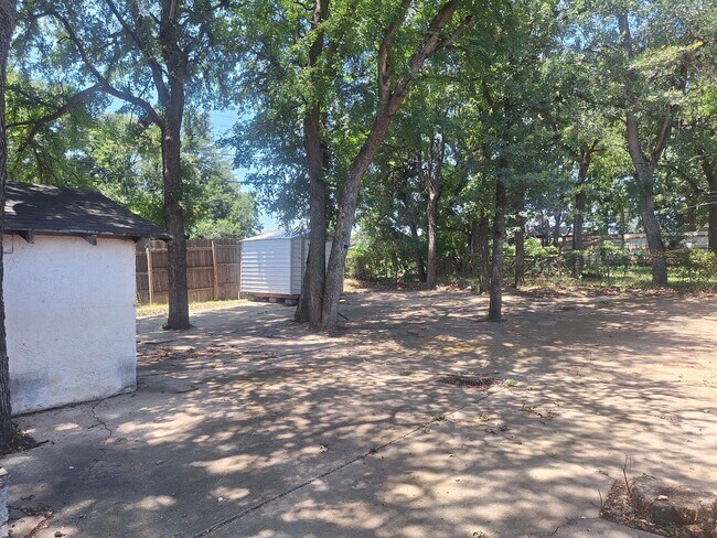Building Photo - 5912 Maceo Ln