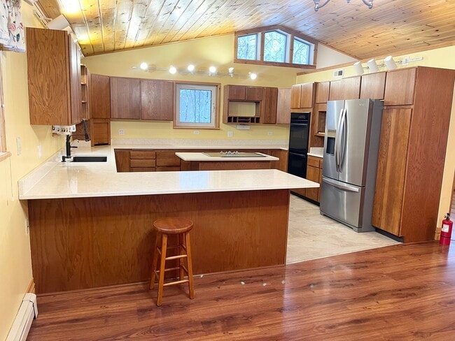 Building Photo - Large 4 Bd, 3 Bath House for Rent in North Pole!