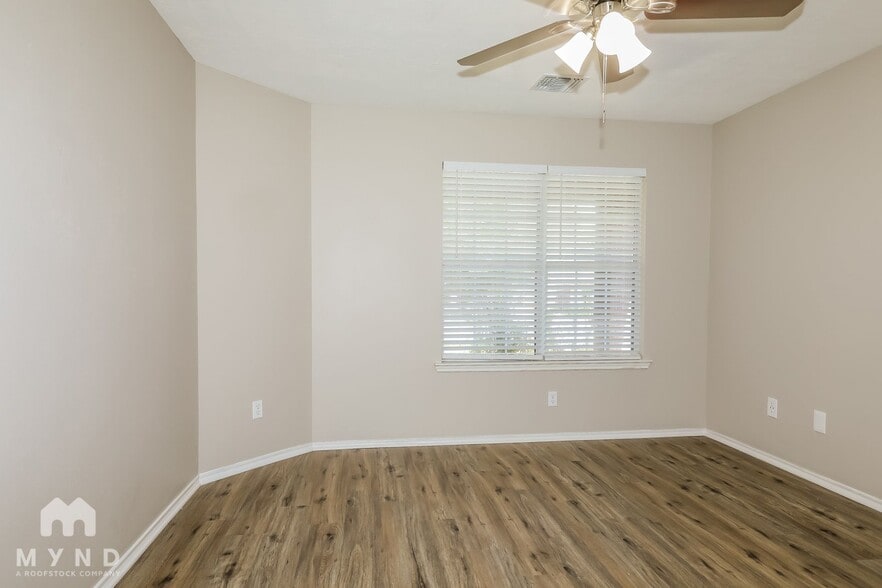 Building Photo - 33119 Cottonwood Bend