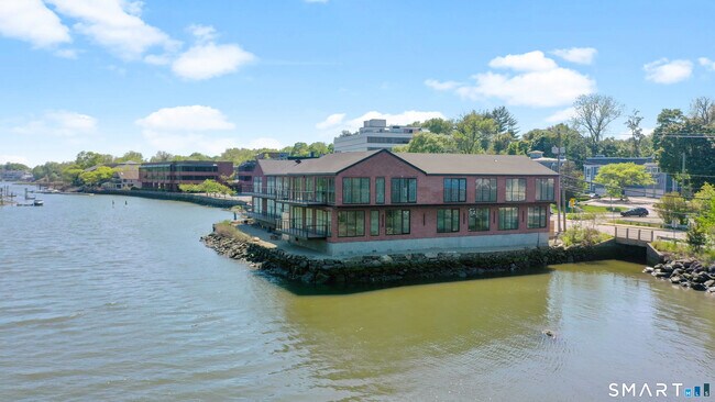 Building Photo - 253 Riverside Ave