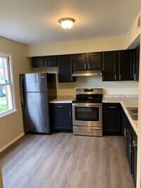 Building Photo - 46849 Flower Dr