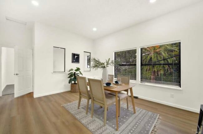 Building Photo - 324 Ohio St