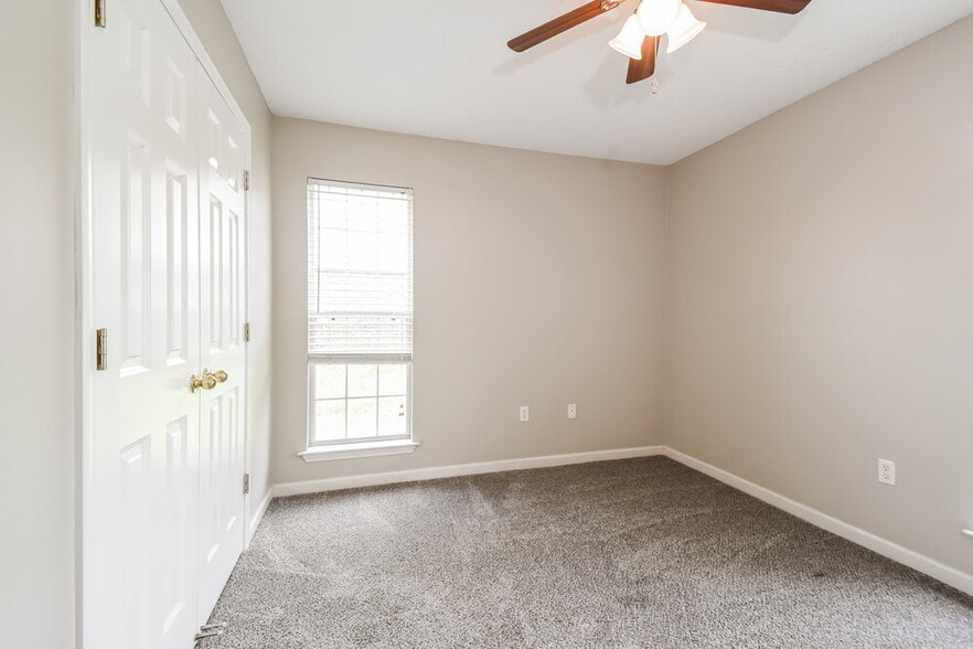 Building Photo - 8181 Martin Dr