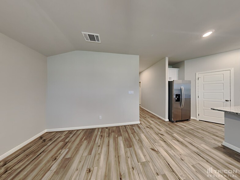 Building Photo - 13665 Paxton Blvd