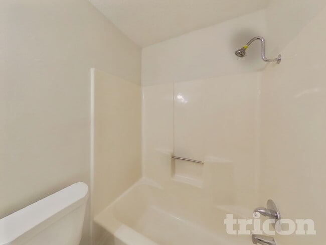 Building Photo - 820 Oak Grove Ln