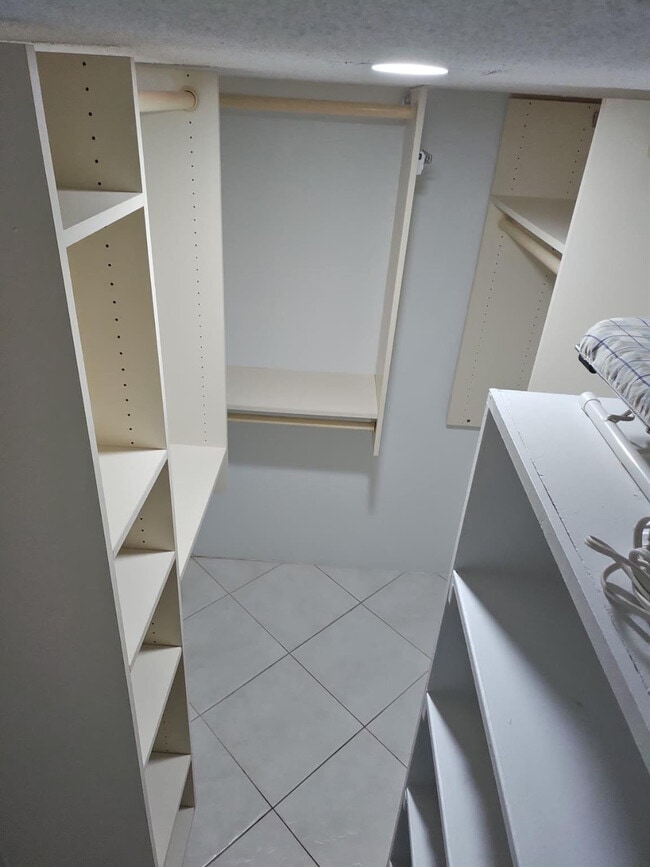 Building Photo - 3000 E Sunrise Blvd