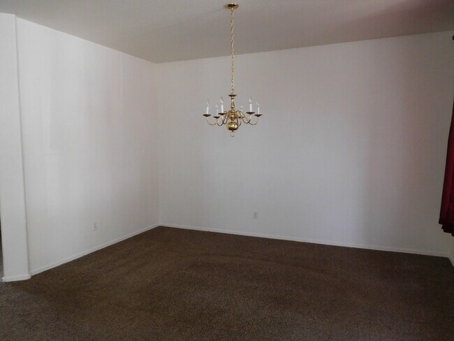 Building Photo - Lovely Single level with 4 Bed ,2 Bath and 3 Car Garage!