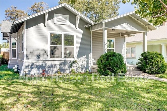 Building Photo - 1821 W 10th St