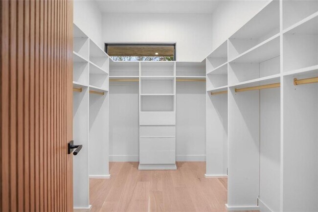 Building Photo - 1736 Cox Rd