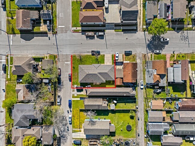 Building Photo - 1318 55th St