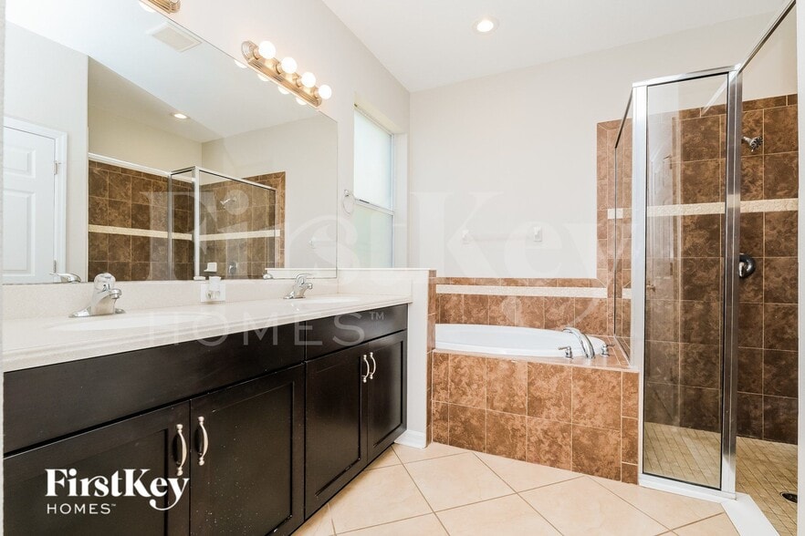 Building Photo - 8308 Round Leaf Ln