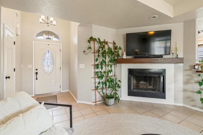 Building Photo - 208 Ramon Cardenas Dr