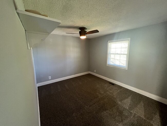 Building Photo - 1550 Old Dover Rd