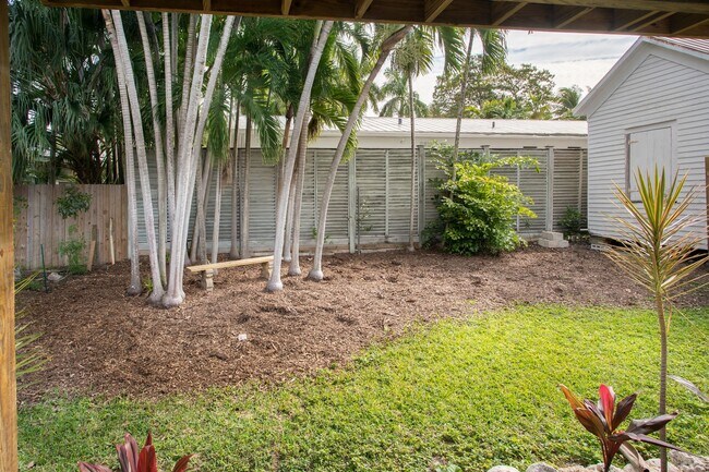 Building Photo - 1 Bedroom 1 Bathroom Apartment No Pets