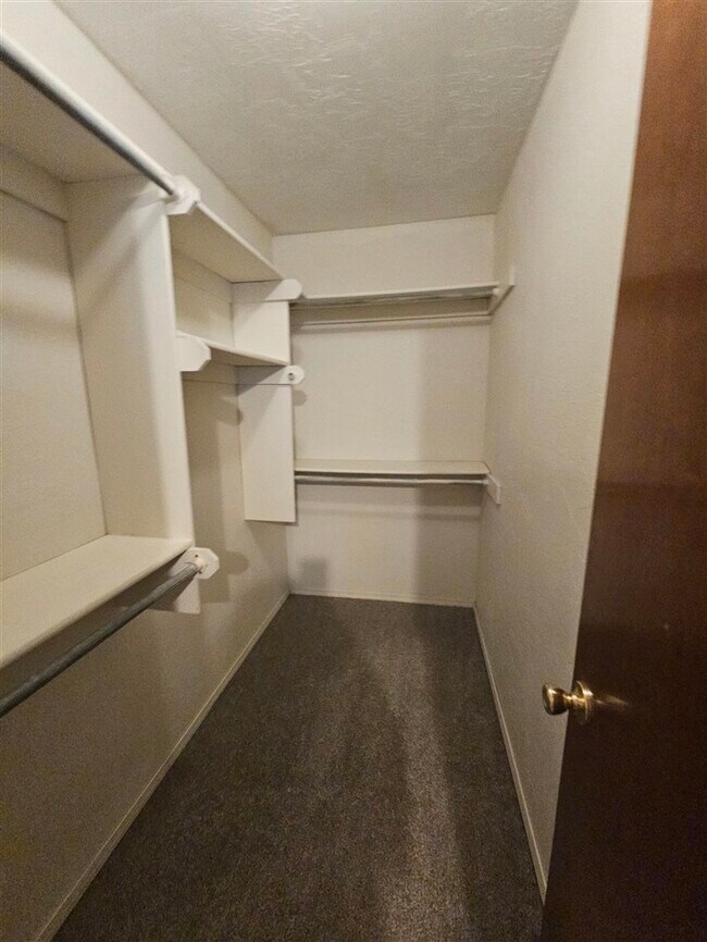 Building Photo - 4032 NW Ozmun Ave