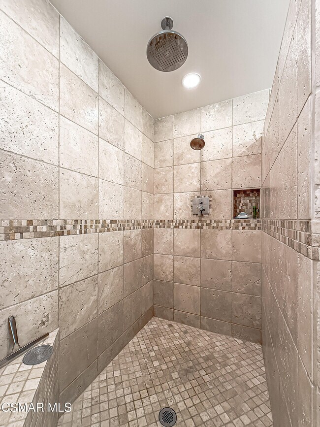 Building Photo - 576 Calle De Las Ovejas